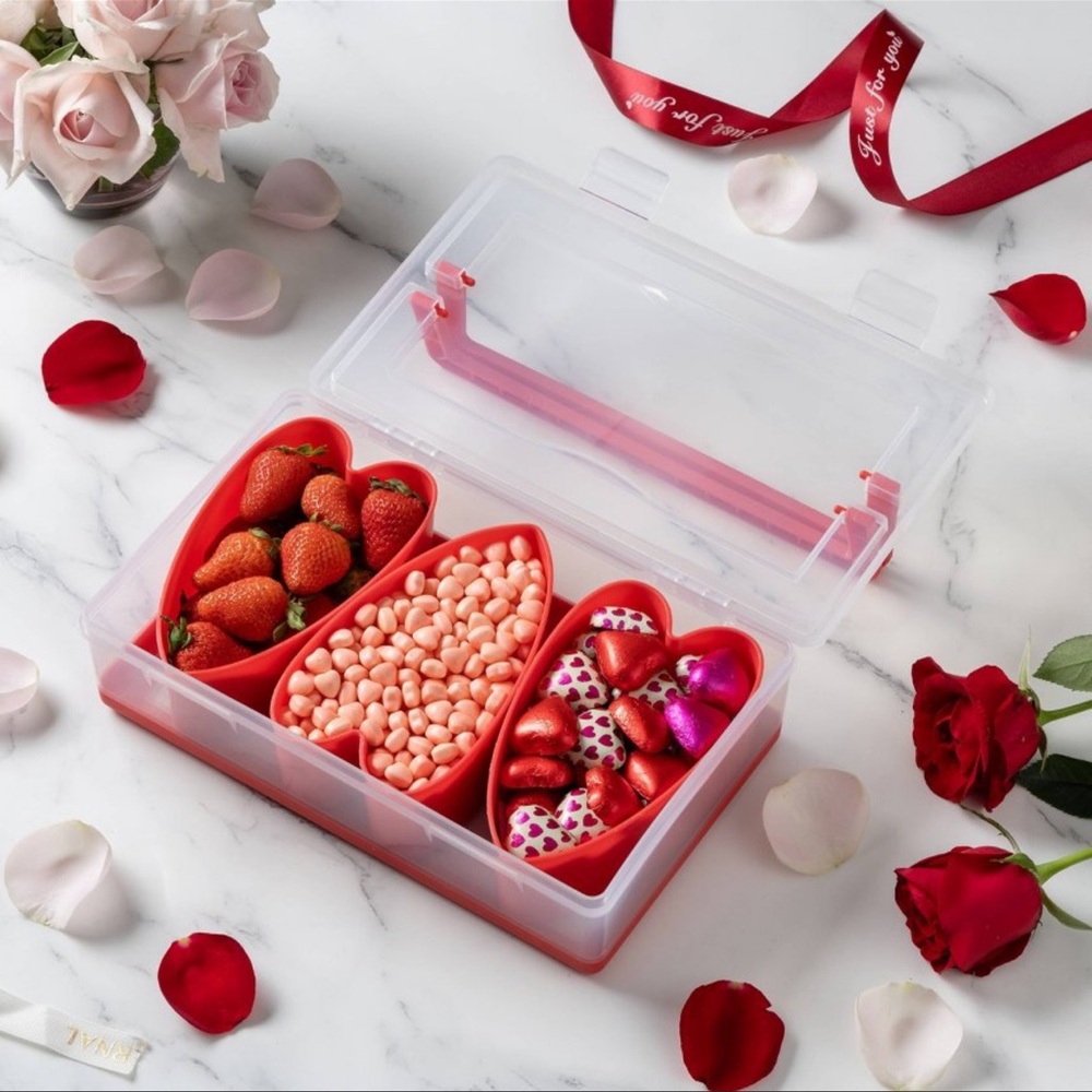 NEW pink red Cook With Color 3 Hearts Sentiment
Snack Box Food Storage Container